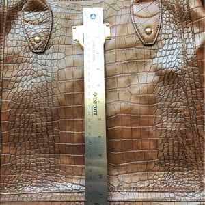 Bueno crocodile pattern tote